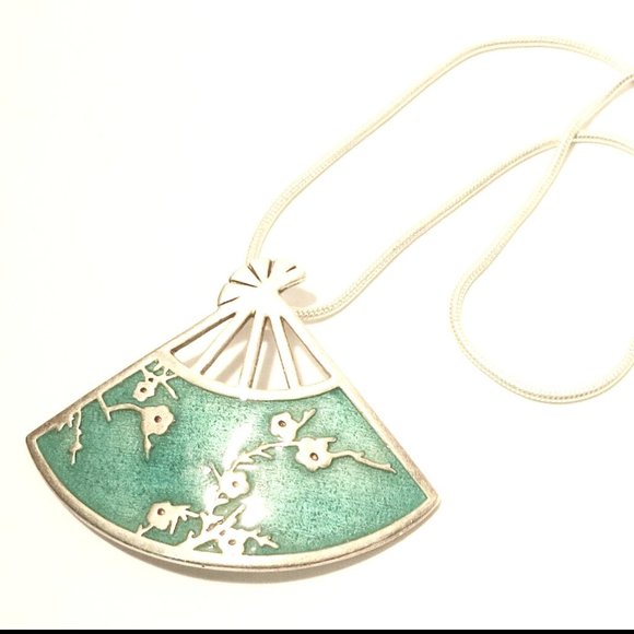 Foxy - Silver Toned Necklace with Enamel Fan Pendant - Picture 5 of 12